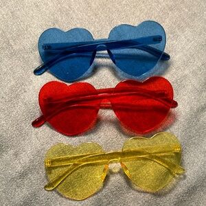 Set of 3 Colored Heart Shape Glasses